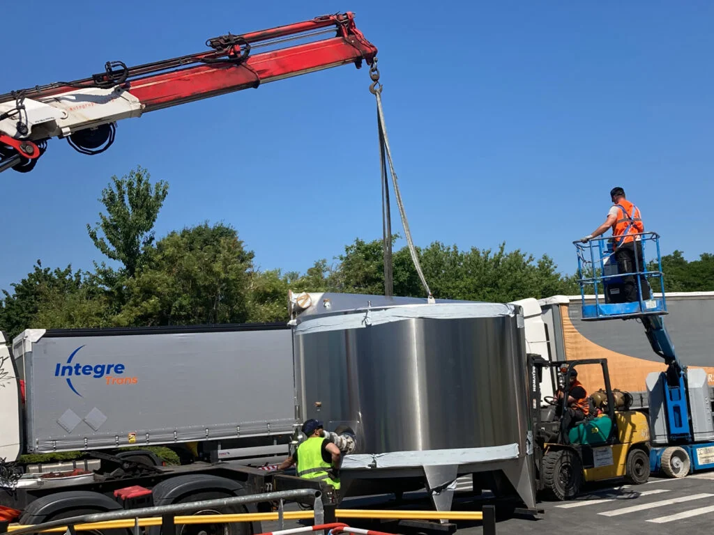 crane lifting industrial machine
